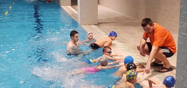 OBAVJEŠTENJE! Poštovani roditelji i plivači, obavještavamo vas da od nedjelje 23.08.2026. god. nastavljamo sa našim redovnim treninzima u našim redovnim terminima (petak 18:30-19:30 i nedjelja 18:00-19:00). &nbsp; Vidimo se na [&hellip;]